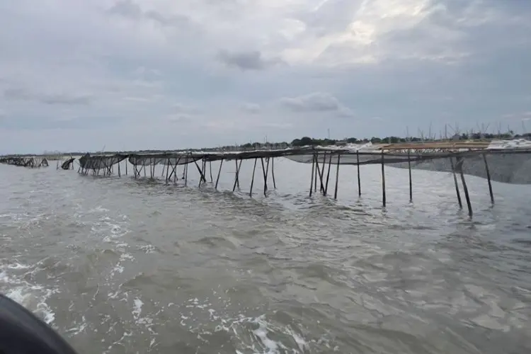 Pagar Laut di Tangerang Masih Berdiri Kokoh, Aktivis Nelayan Soroti Kelalaian Pemerintah