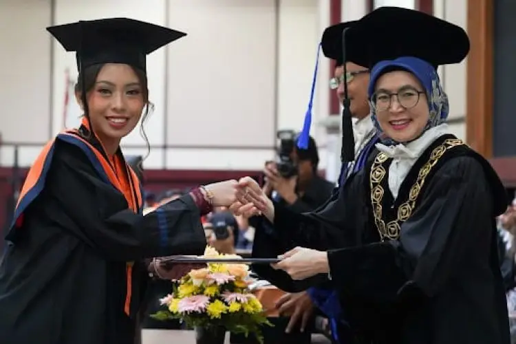 Itenas Lantik 334 Wisudawan : Generasi Unggul yang Siap Menembus Batas dan Menginspirasi Dunia