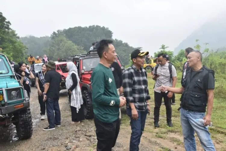 Maksimalkan Potensi Pariwisata, Wabup Cirebon Buka Festival Jeep Adventure Batu Lawang.