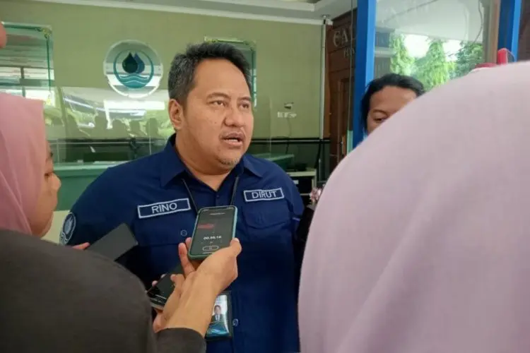 Tirta Pakuan Tebar Puluhan Paket Sembako di Lawang Gintung