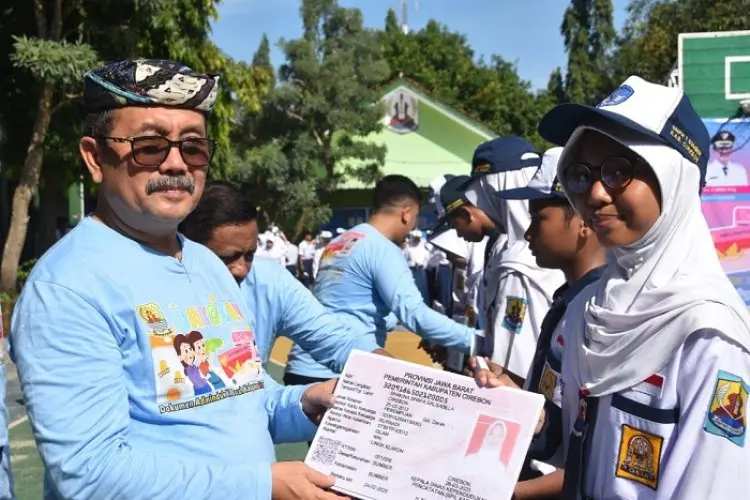 Bupati Cirebon Resmi Luncurkan Program DAKOCAN, Kartu Identitas Anak Jadi Modal Data Masa Depan