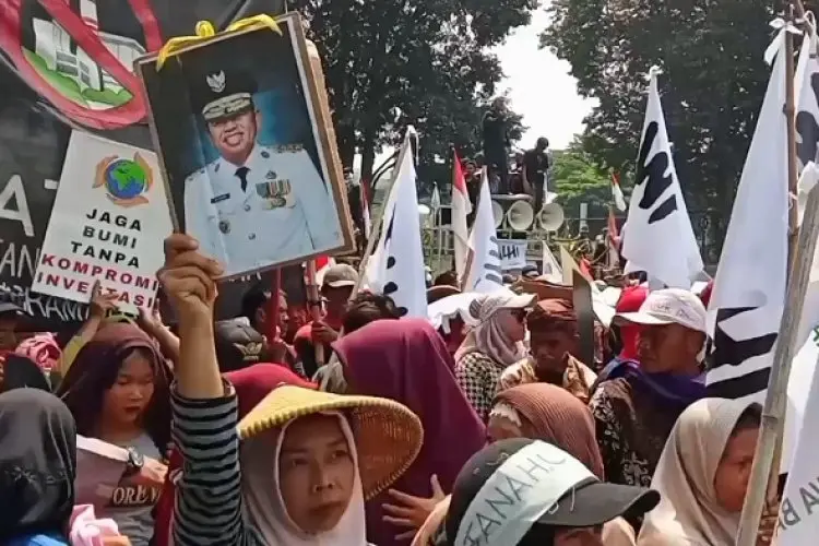 Walhi Jabar Tantang Gubernur Dedi Mulyadi Stop Pembangunan di Puncak Bogor