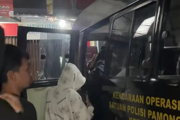 Satpol PP Bogor Razia Kos-kosan Prostitusi Online dan Toko Miras di Sindangrasa