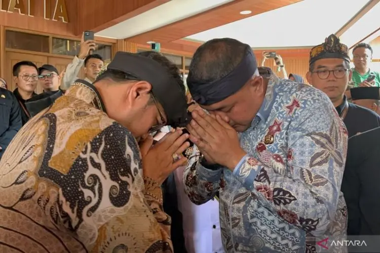 Rudy Susmanto Lepas Pulang Mahkota Binokasih ke Keraton Sumedang Larang