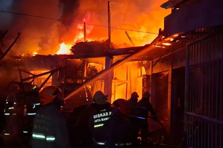 Kebakaran Toko Bangunan di Jalan Pahlawan Bandung, Kerugian Ditaksir Rp2 Miliar