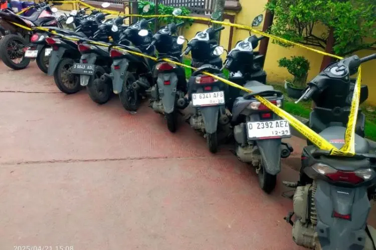 Tujuh orang Komplotan Penadah Motor Curian Ditangkap Polisi di Dayeuhkolot