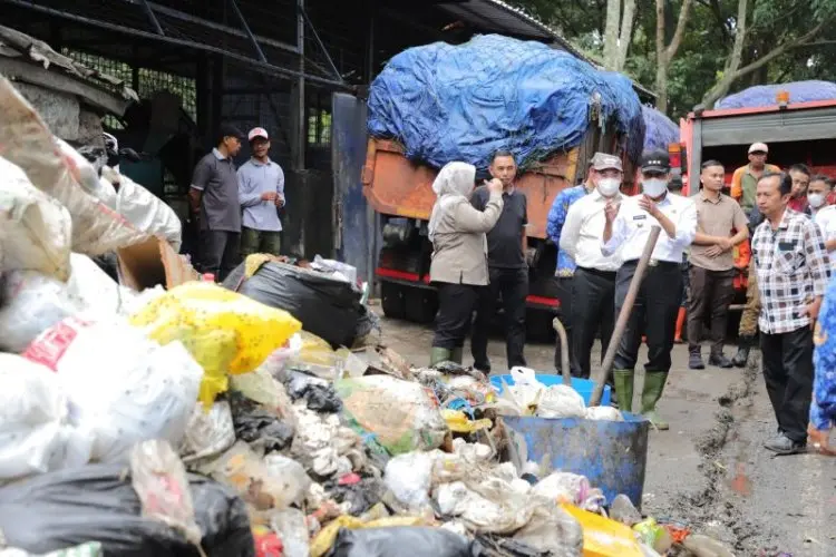 Menumpuk Usai Lebaran, Cimahi Tetapkan Status Darurat Sampah