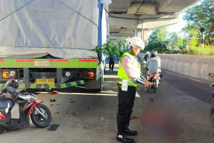 Tabrak Truk yang Tengah Parkir, Siswi SMA Meninggal Dunia