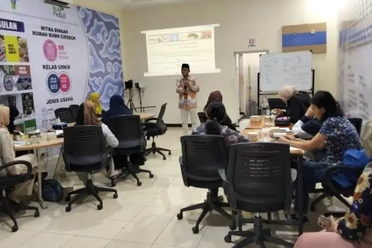 PLN Peduli Kembali Salurkan Bantuan Pelatihan UMKM di Rumah BUMN Cirebon Agar Semakin Go Global