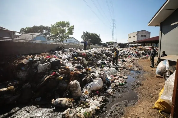 Pemkot Bandung dan Pemprov Jabar Bakal Ambil Langkah Hukum Terkait Tumpukan Sampah Pasar Gedebage
