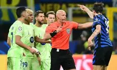 Malu-maluin! Inigo Martinez Ludahi Francesco Acerbi Saat Barcelona Keok Lawan Inter Milan di Semifinal Liga Champions
