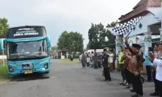 Wabup Cirebon Agus Kurniawan Budiman Lepas 83 Jemaah Calon Haji