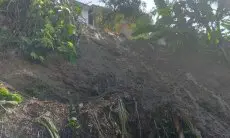 Di Desa Lembang, Tiga Rumah Rusak Tertimpa TPT Milik BMKG