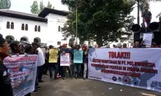 FOTO: Demo Pensiunan dan Karyawan PT Pos Indonesia