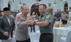 Syukuran HUT ke-79 Kodam III Siliwangi, Kapolda Jabar Serahkan Tumpeng dan Tali Asih