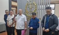 Kejari Kota Bandung Serahkan Tersangka Korupsi Dana PIP di STIA Bagasasi