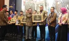 Bupati Rudy Susmanto Terima Penghargaan SPM Awards 2025