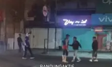 Viral Video Oknum Ormas dan Oknum Bobotoh Saling Serang di Ujungberung Bandung, Pelaku Bawa Sajam!