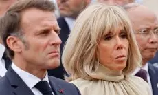 Bercandanya Main Tangan, Brigitte Lebih Tua 24 Tahun dari Presiden Prancis Emmanuel Macron