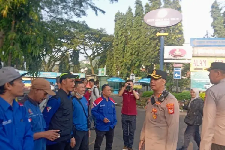 Peringati May Day di Jakarta, Ribuan Buruh dari Cimahi dan KBB Dikawal 741 Personel Polres Cimahi