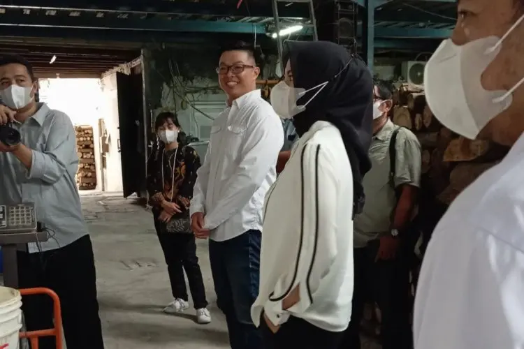 Gak Sembarangan, Inovator Asal Melong ini Ungkap Jenis Sampah Plastik yang bisa Diolah jadi Petasol