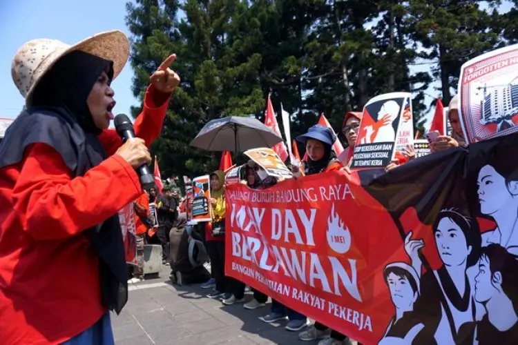 FOTO: Aksi Hari Buruh di Bandung