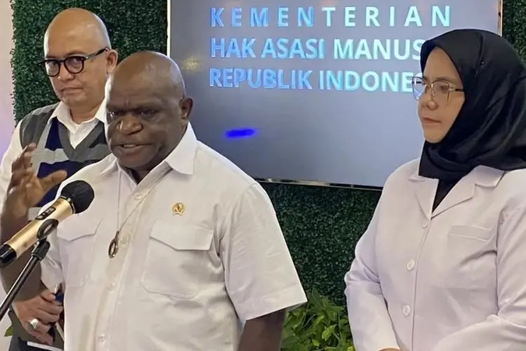 MenkumHAM Tahan Komentar soal Wacana Vasektomi Jadi Syarat Bansos