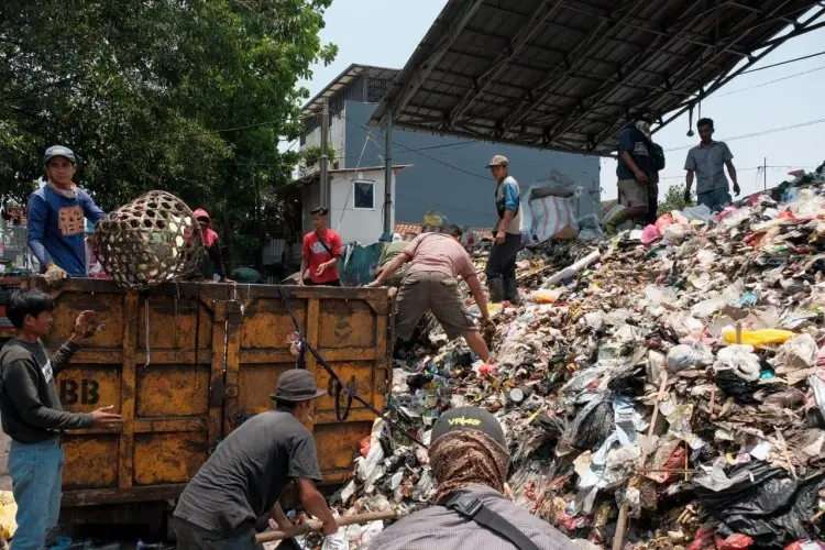 Pengelolaan Sampah Pasar Gedebage Mulai Dibenahi