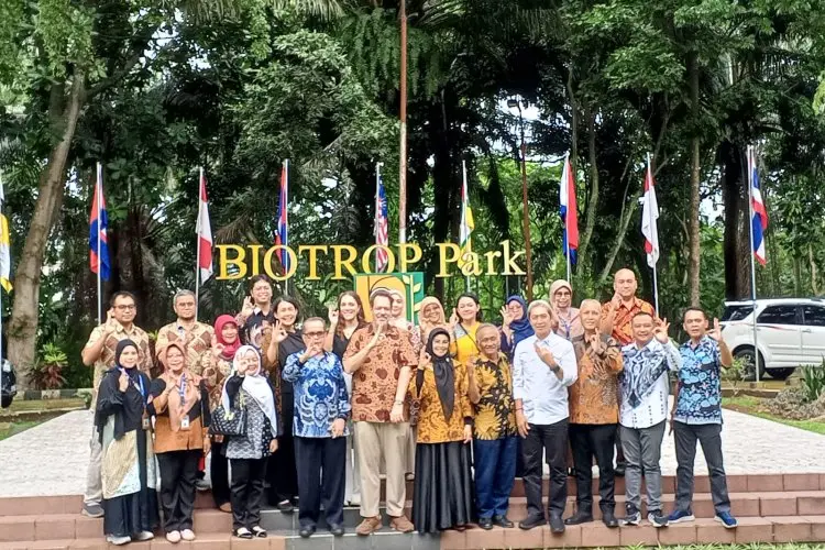 Duta Besar Swedia Kunjungi SEAMEO Biotrop, Inginkan Kerjasama Soal Penyulingan Minyak Atsiri
