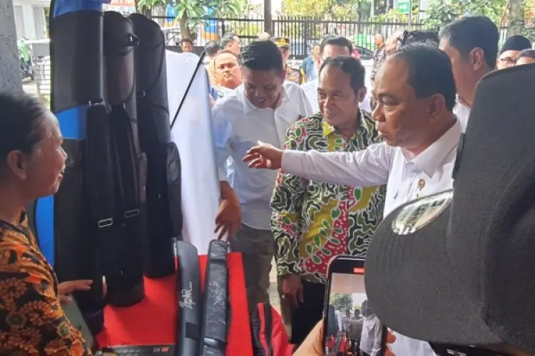 Hanya 15 Kelurahan, Menkop Budi Arie: Pembentukan Koperasi Kelurahan Merah Putih di Cimahi Harusnya Lebih Cepat