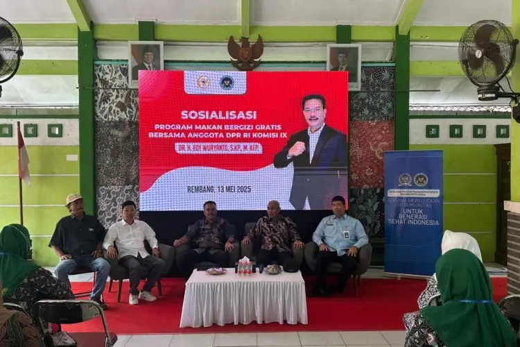 Warga Rembang Mendapat Eduksasi Asupan Gizi dari Tim Sosialiasi Program MBG