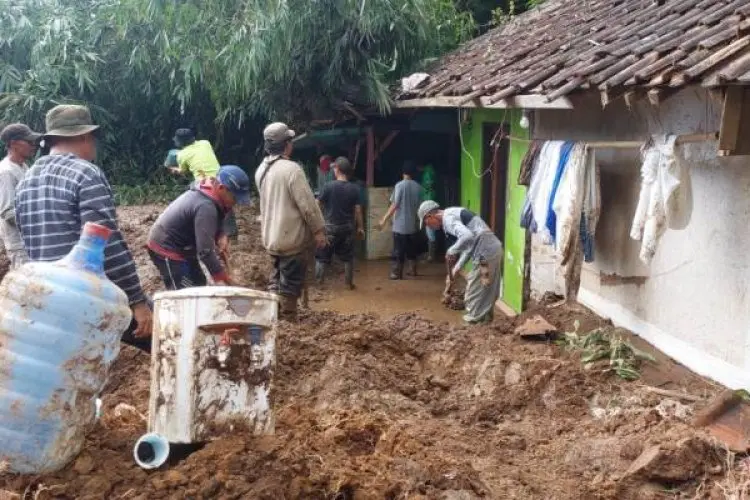 Pemkab Bandung Barat Bakal Relokasi 5 KK Korban Longsor di Lembang