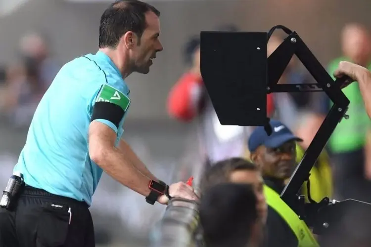 VAR Hadir di Liga 2 Musim Depan: Teknologi Lebih Sederhana Namun Standar Asia