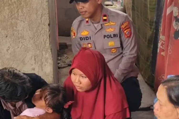 Polresta Bandung Pulangkan Dua Warga Kabupaten Bandung yang Berjalan Kaki dari Sumatera Selatan
