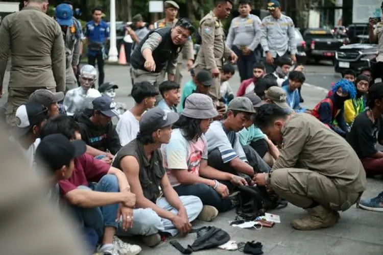 Satgas Pemberantasan Premanisme Kota Bogor Ciduk Jaringan Pengamen, Badut dan Manusia Silver di Angkot dan Traffic Light