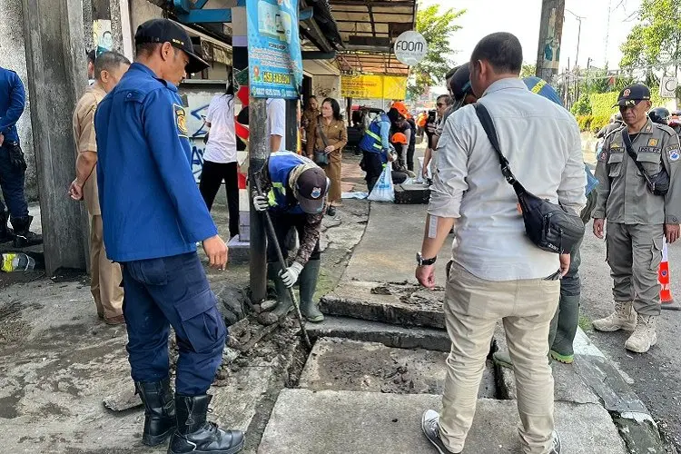 Periksa Drainaes di Kota Cimahi, Adhitia: Kami Butuh Rp80 Miliar