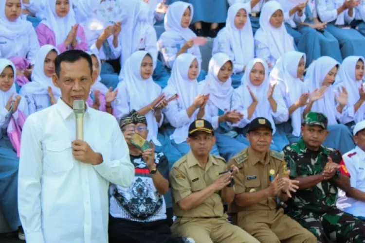 Adakan Turnamen Futsal Tingkat SMP se-Jabodetabek, Jaro Ade Apresiasi SMK Plus PGRI 1 Cibinong