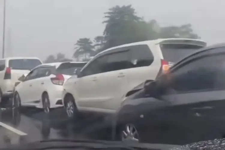 Lima Mobil Tabrakan Beruntun di Tol Cileunyi, Korban Jiwa Nihil