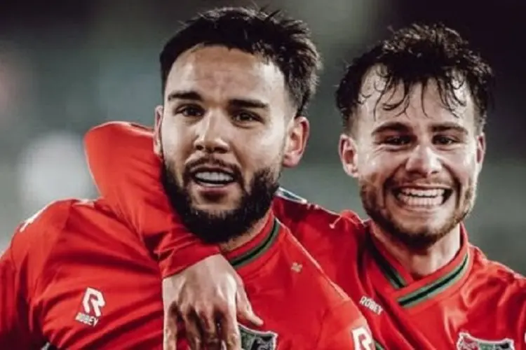 Di Tengah Laga AZ vs Twente, Isu Mencuat Calvin Verdonk Susul Mees Hilgers Gabung FC Twente, Benarkah?