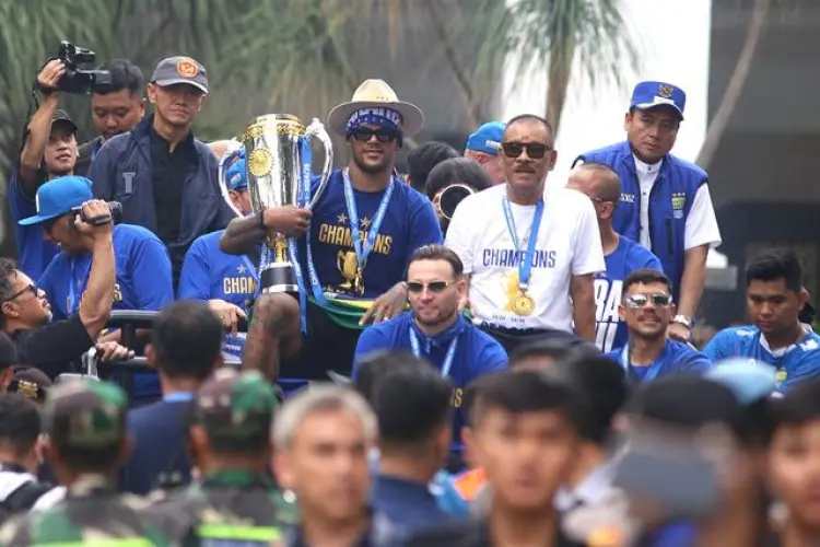 Rumor Transfer Pemain Kian Memanas! Persib Siapkan Skuad Super untuk Musim Depan, 8 Pemain Disebut Sepakat Gabung