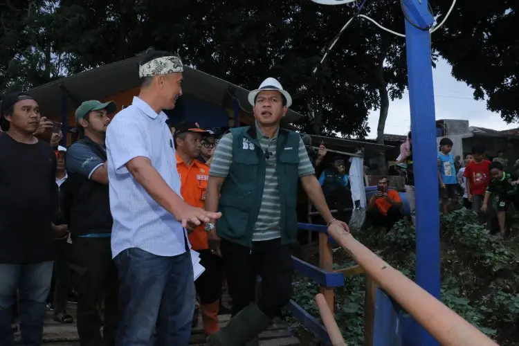 Bupati Bandung Dadang Larang Jembatan Apung Komersil Cijeruk Difungsikan, Solusinya Bakal Dibangun Jembatan Permanen