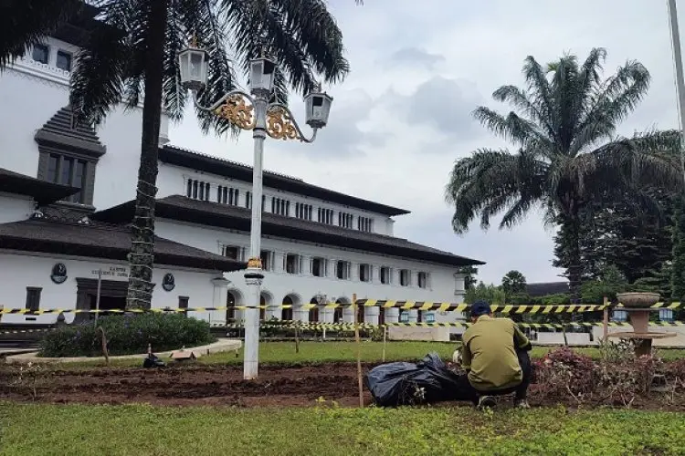 Taman Gedung Sate Rusak Usai Pesta Juara Persib Bandung