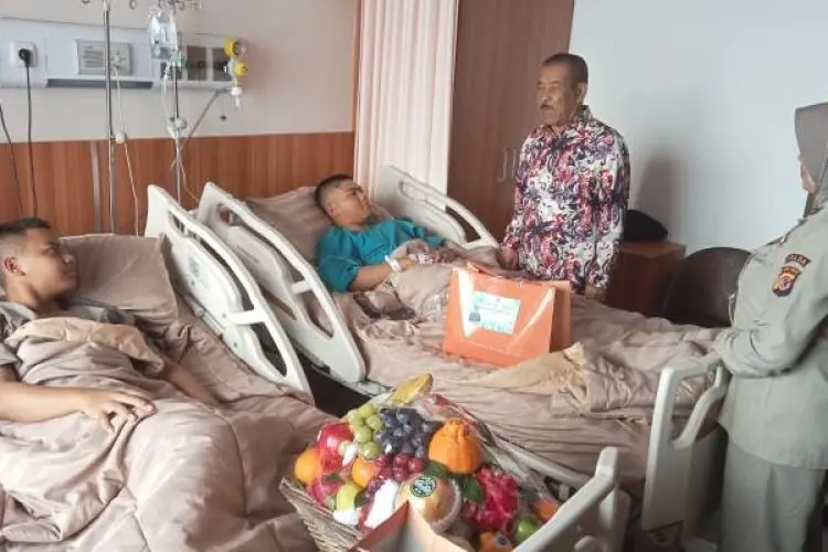 Makan Korban, Umuh Muchtar Sesalkan Insiden Flare dan Petasan di Laga Terakhir Persib Bandung