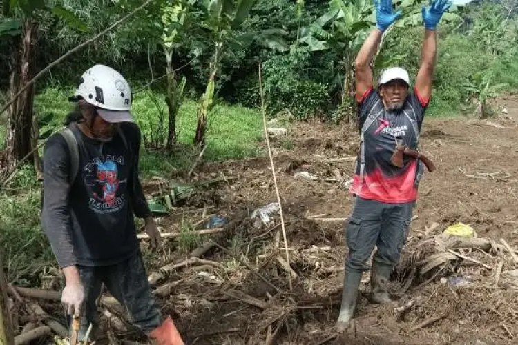 Keluarga Ungkap Kronologis Penemuan Warga Korban Longsor di Cikahuripan Setelah Lima Hari Pencarian