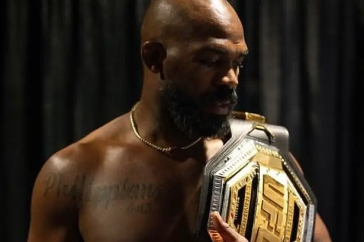 Juara Kelas Berat Jon Jones Masih Ragu Kembali ke UFC