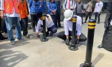 Kerap Dilintasi Kendaraan, Sejumlah Ruas Jalan di Kawasan Alun-alun Kota Cimahi Dipasangi Tiang Pembatas