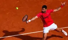 Novak Djokovic Atasi Rasa Sakit demi Rekor Kedelapan di Wimbledon