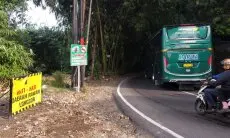 Antisipasi Hal yang Tak Diinginkan, IKTM Lembang Rutin Cek Kondisi Retakan Tebing di Jalan Kolmas Lembang