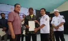 Bagikan 140 Sertifikat Tanah untuk 140 Warga Parongpong, Dede Yusuf: Program PTSL jadi Langkah Kuncinya