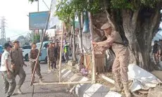 Satpol PP Kota dan Kabupaten Bogor Gelar Penertiban Gabungan PKL Simpang Ciawi